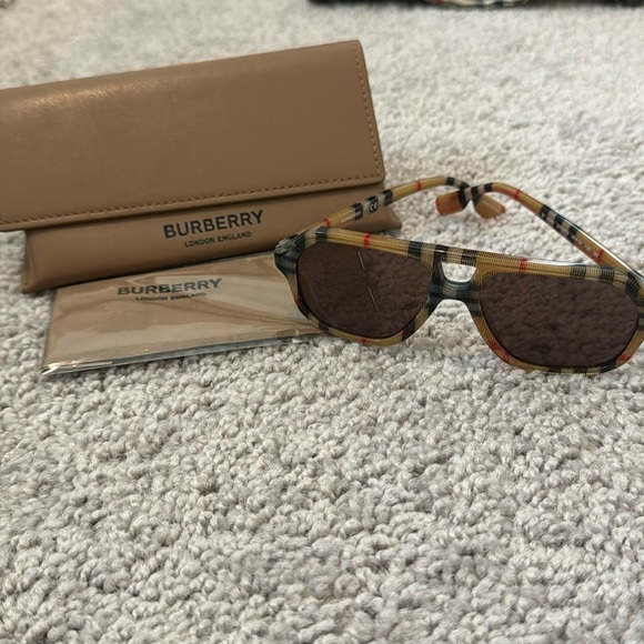Bhaderwah Campus Dupe Burberry Scarf Luxury Sunglasses Burberry